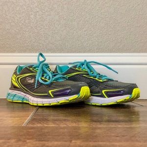 NEW Fila Tennis Shoes Women’s Size 6!